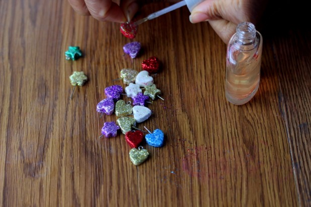 How to make Glitter Charms (DIY)