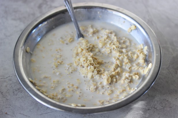 Creamy Oatmeal Porridge With Coconut Sugar