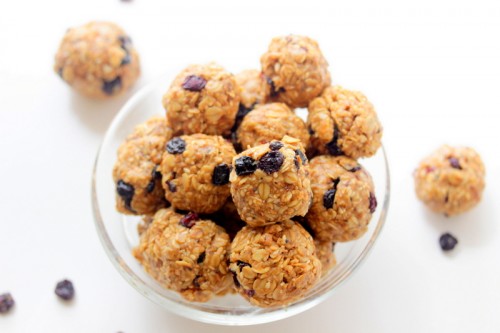 Chewy Blueberry Granola Bites 