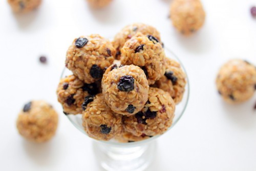 Chewy Blueberry Granola Bites 