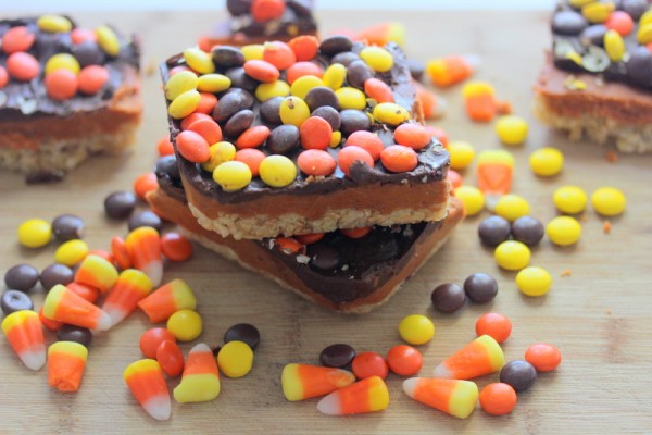 Chocolate Peanut Butter Candy Corn Crispy Bars 