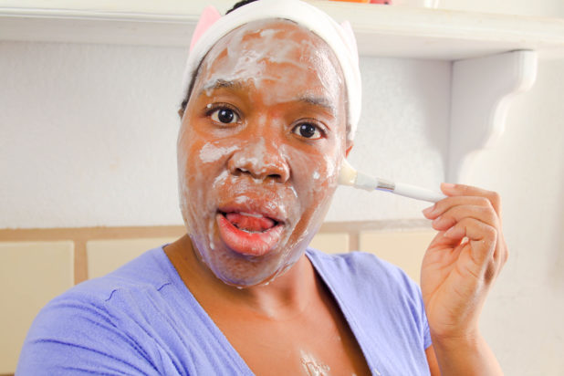 Pesky Black heads that need treating, try this easy baking soda facial scrub with tea tree oil to help fight acne!  I don’t know if it’s that time of the month or what is going on with my skin! But the blackheads have been flaring up again.