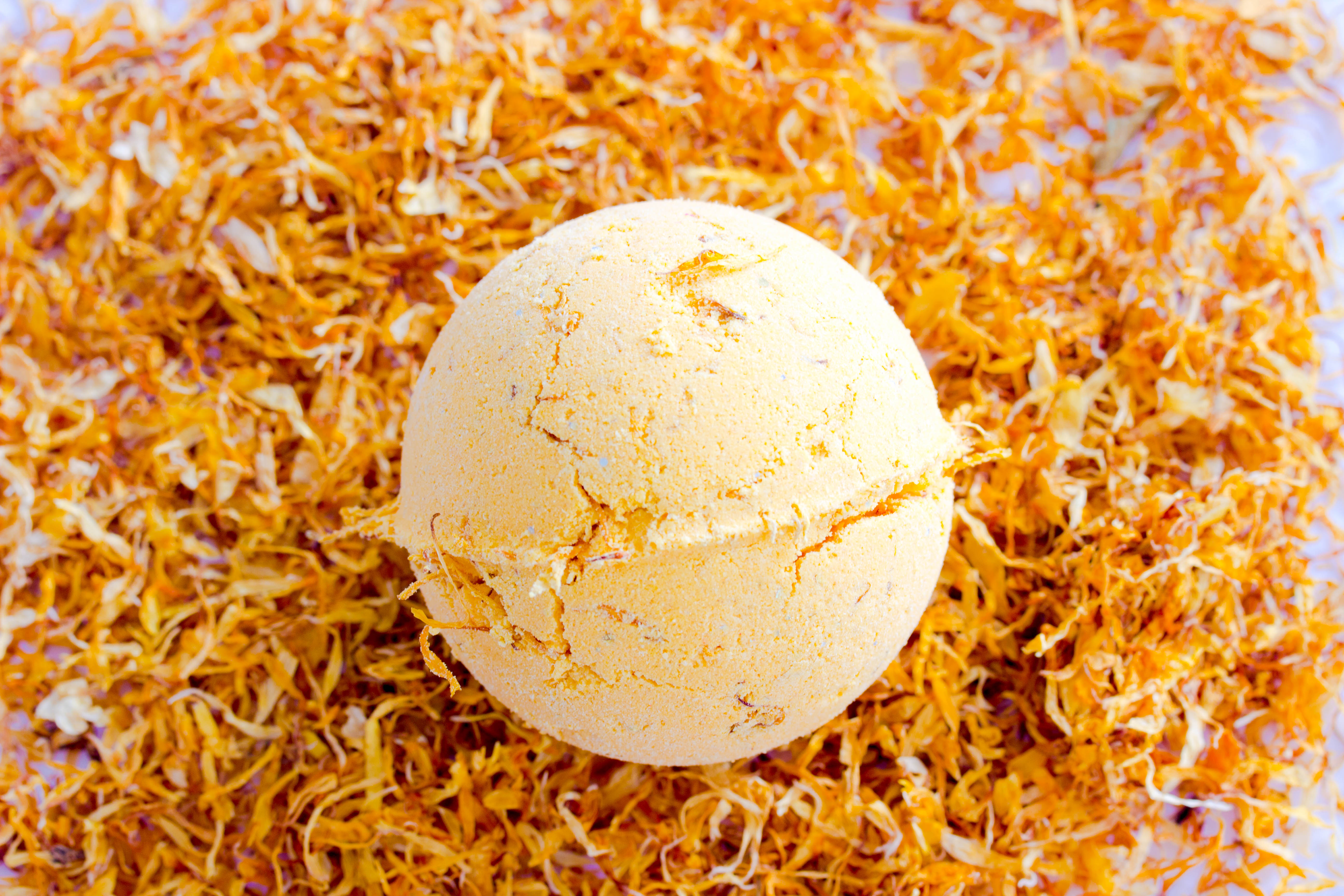 http://www.savynaturalista.com/wp-content/uploads/Calendula-Bath-bombs_-4.jpg