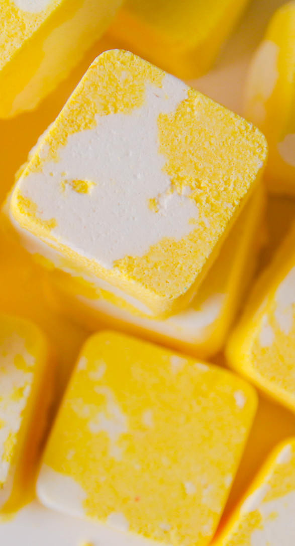 Make even the speediest shower feel indulgent with these easy-to-make lemon shower melts. Just 4 ingredients needed! savy naturalista 