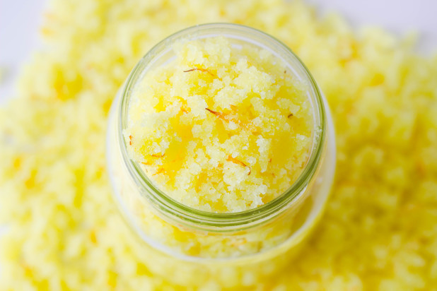 Making Lemon Body Scrub