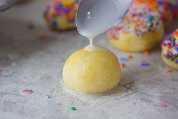 Low-fat Baked Doughnut Holes