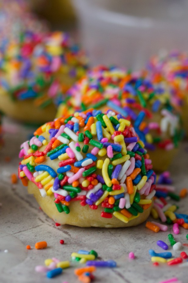 Low-fat Baked Doughnut Holes