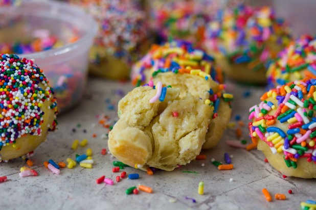 Low-fat Baked Doughnut Holes