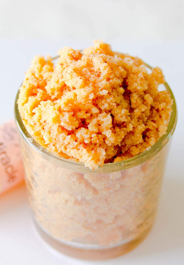 Make this easy four ingredient Pink Himalayan Salt Scrub DIY to remove dead skin cells and makes an easy gift for all your friends and family.