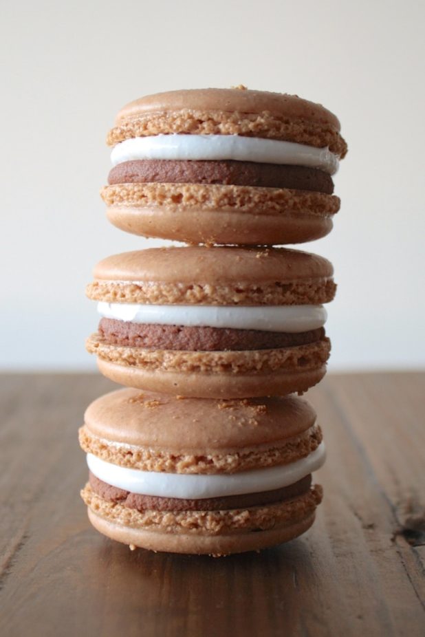 THESE S’MORES MACARONS WILL SATISFY YOUR CRAVING WHEN THERE ISN’T A CAMPFIRE NEARBY!