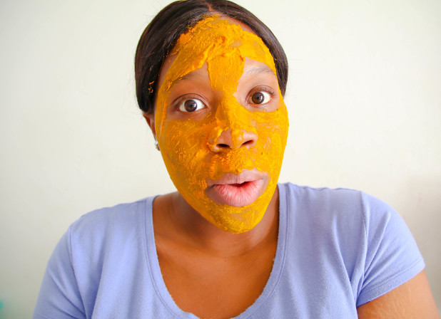 Turmeric is a wonderful spice that comes with all sorts of benifits but when mixed with lemon juice does it get rid of fungal acne. We put this simple DIY to the test.