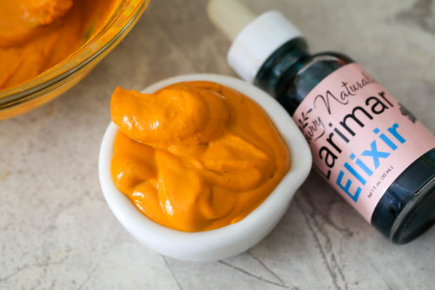 This natural face mask only requires two ingredients to remove oil and shine, perfect for those with oily skin.  