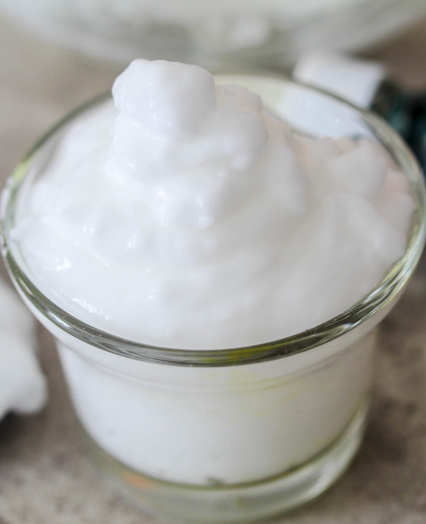 Baking soda and aloe mask is supposed to soothe your skin during the dry winter season when the weather is harsh. 