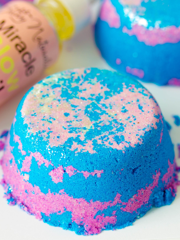 Groovy blueberry lush style bath bombs that will not only sparkle your tub, but will moisturize your skin and make you smell like a wonderful blend of patchouli and blueberries! 