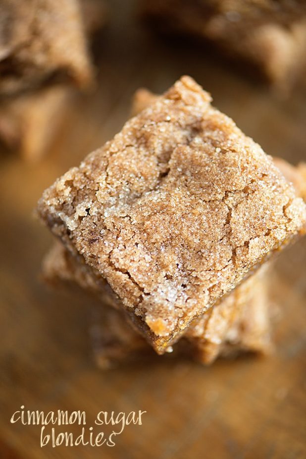 Blondie recipe that is perfectly chewy, ready in less than 30 minutes, and topped with crackly cinnamon and sugar!