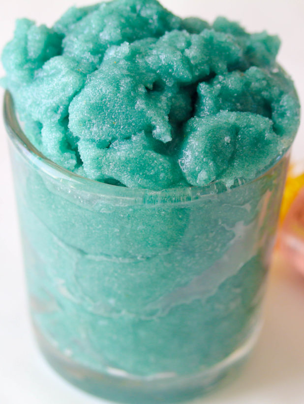 Spirulina exfoliating body scrub is high in vitamin A and a wonderful scrub to get that natural glow!