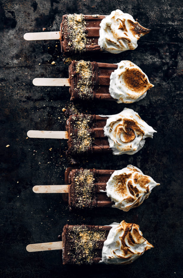 Super fudgy chocolate popsicle that’s loaded with chocolate, combined with dark chocolate and graham crumbs, and topped off with a fluffy meringue