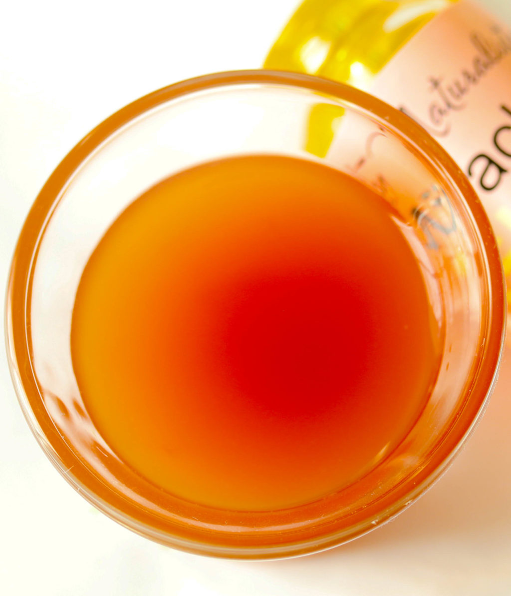 Shrink those pesky large pores with this easy Apple cider vinegar face mask...