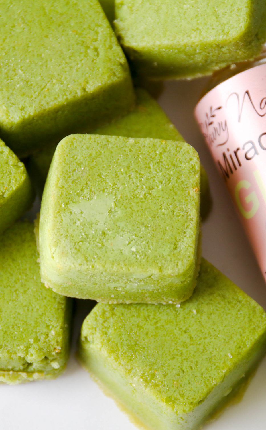 Natural exfolianting matcha green tea sugar scrub cubes to remove dead skin cells.