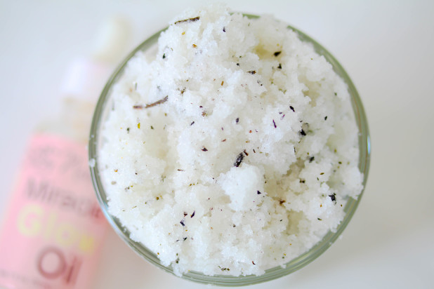 Looking to get into floral body scrubs the natural way?? Well this easy all natural body scrub isa floral scrub that is made with pure jasmine essential oils that have plenty of benefits!