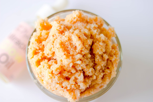 Make this easy four ingredient Pink Himalayan Salt Scrub DIY to remove dead skin cells and makes an easy gift for all your friends and family.