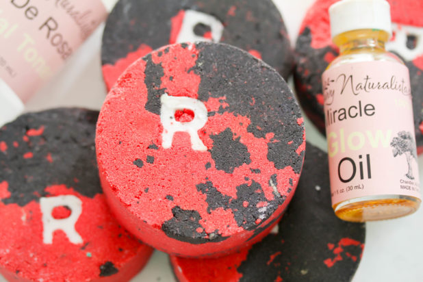 Inspired by the oh so popular Roblox game! These bath bombs are the perfect gift for the ROBLOX fan you know! Best bath time treat that’s shundara approved!