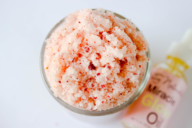 Oh yes Strawberry season is here and you only need for simple ingredients to make this easy all natural strawberry lemonade body scrub.