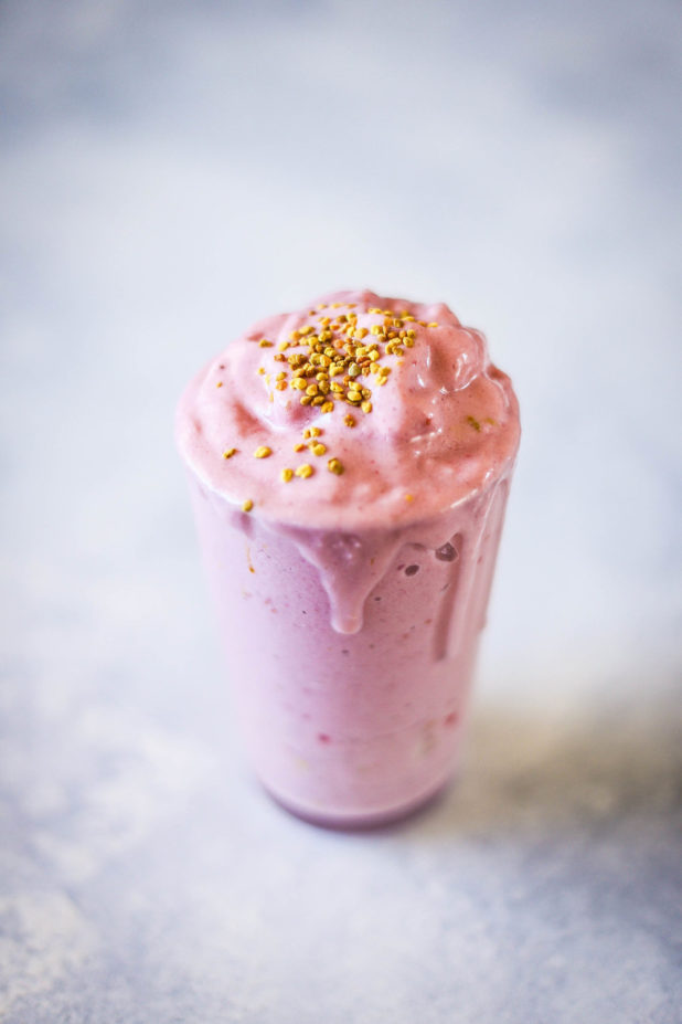  Loaded with bee pollen and sun butter this pink berry smoothie is to die for!