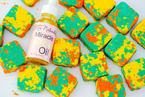 All natural and invigorating! Make these easy scented tropical mani or bath-bombs to relax and unwind. They also make the perfect party favors for any holiday or birthday.