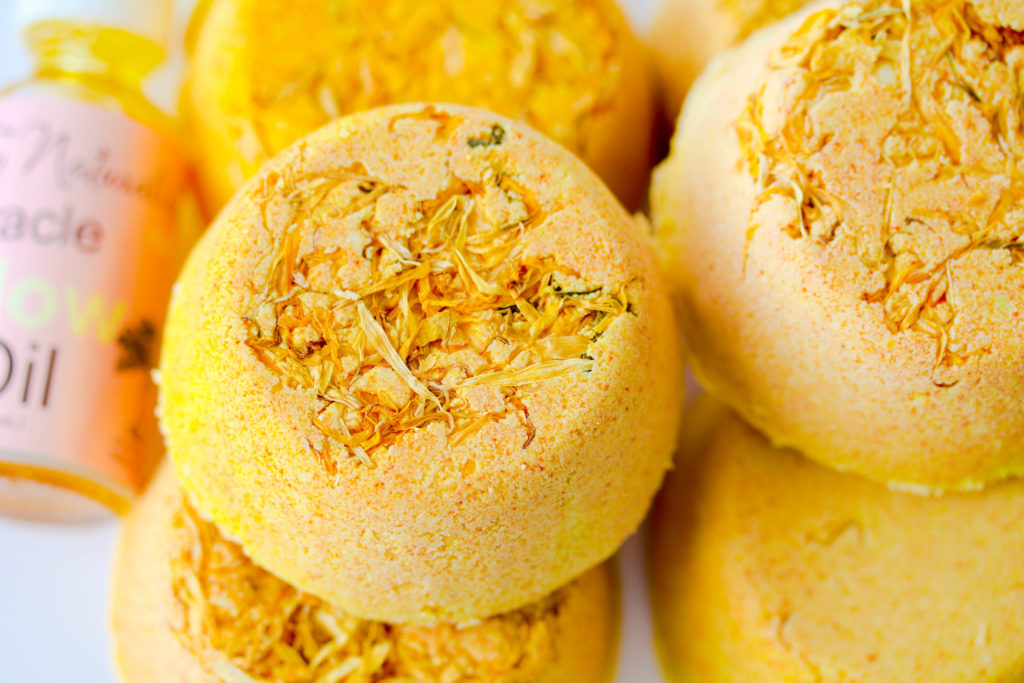 Made with all natural turmeric powder these bathbombs are not only easy to make, but contain skin loving benefits to help the skin glow!