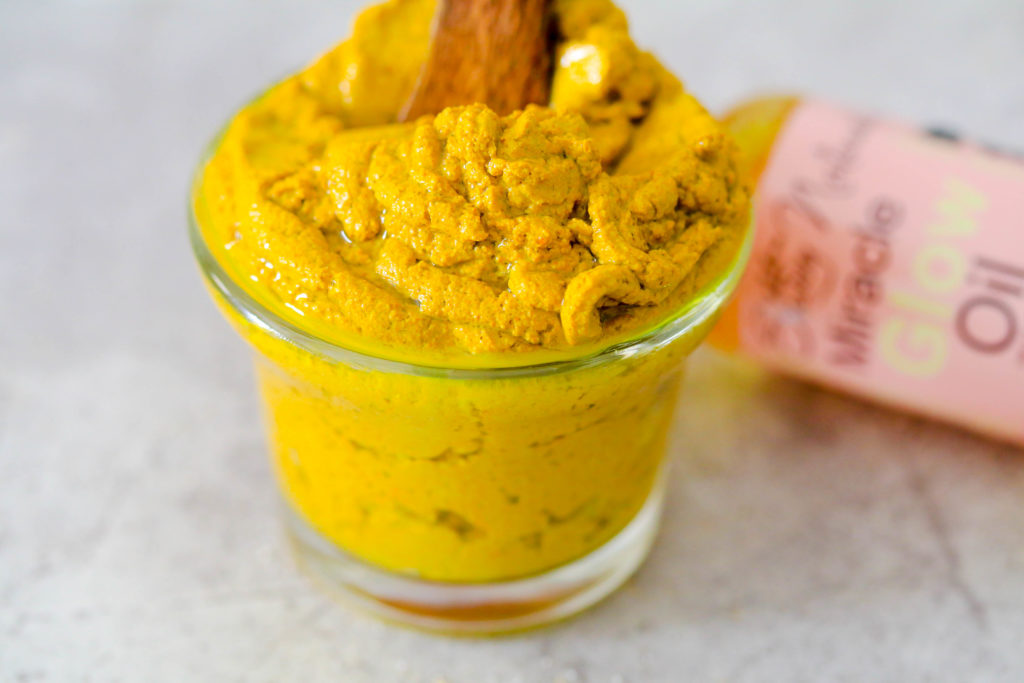 This easy detoxifying turmeric acne face mask only requires a few ingredients. It’s an all-natural tutorial that is perfect for clearing up your acne-prone skin! 